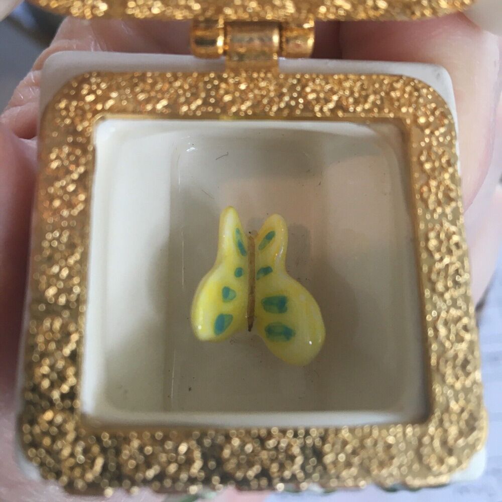 Vintage Birdhouse Hinged Jewelry/Trinket/Gift‎ Box Ornament Butterfly Cottage - Picture 4 of 12